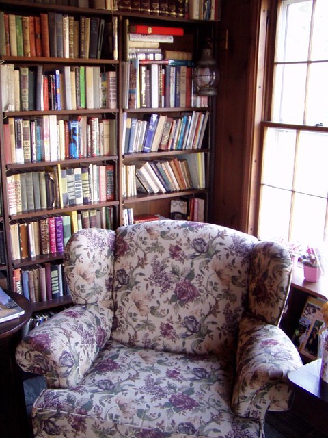 Reading nook by day