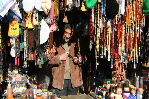 street trip travel man market middleeast adventure backpacking journey syria souq prayerbeads deirezzur deirezzor deirazzur