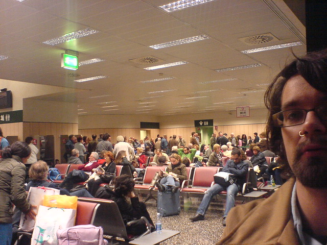 Milan: Flight is delayed 3,5 hours...