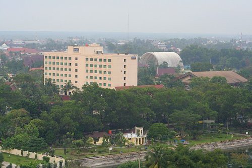 Hotel Aryaduta surrounded by greeneries - Pekanbaru - Riau