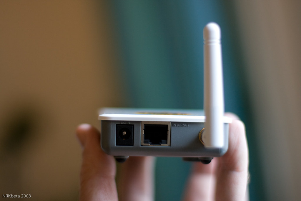 Erfgenaam Duidelijk maken Molester FON Wireless Router | The FON router | nrkbeta | Flickr