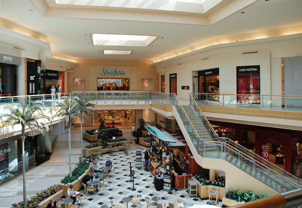 Tampa, Florida, International Mall, Neiman Marcus. Louis Vu…
