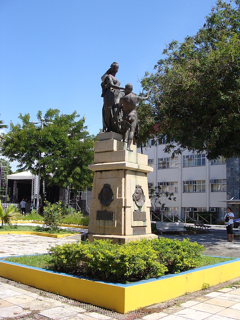 Praça 7 de Setembro | Monumento na praça em frente ao prédio… | Flickr