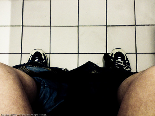 selfportrait bathroom nokia legs lol thoughts trousers lavatory flagstones n73 habenocheinvideohinterlegt ichmußimmernochlachen