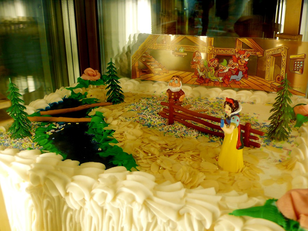 Snow White Cake
