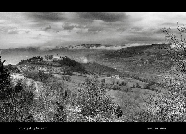 View from Todi _3067_5_6_HDR bw