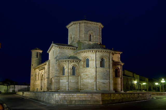 Iglesia en la noche / Church At night / Chiesa alla notte: San Martin de Frómista