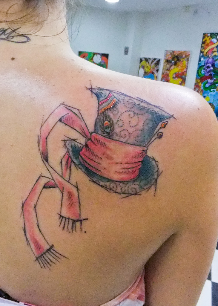 hat, tattoo, sketch, back, alice, feather, peacock, pena, johnnydepp, wonde...