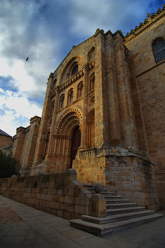 La catedral de Zamora al atardecer by www.tharasia.es
