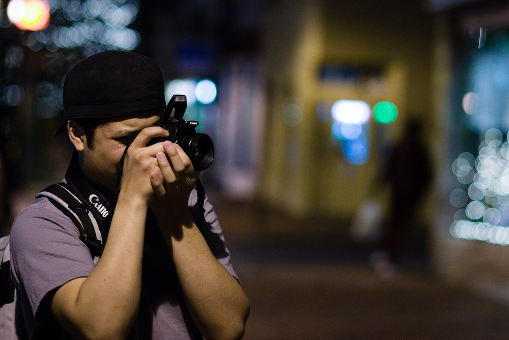 Papparazzi-Jay | Pop-up flash and 50mm f/1.8. I wish I wasn'… | Flickr