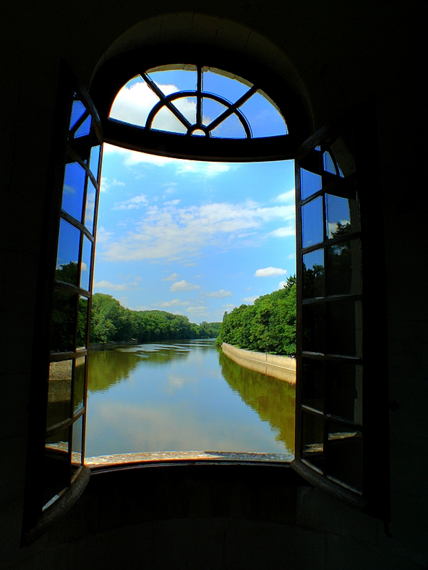 Fenêtre sur le monde..., Le château de Chenonceau, France 2007 by Baloulumix