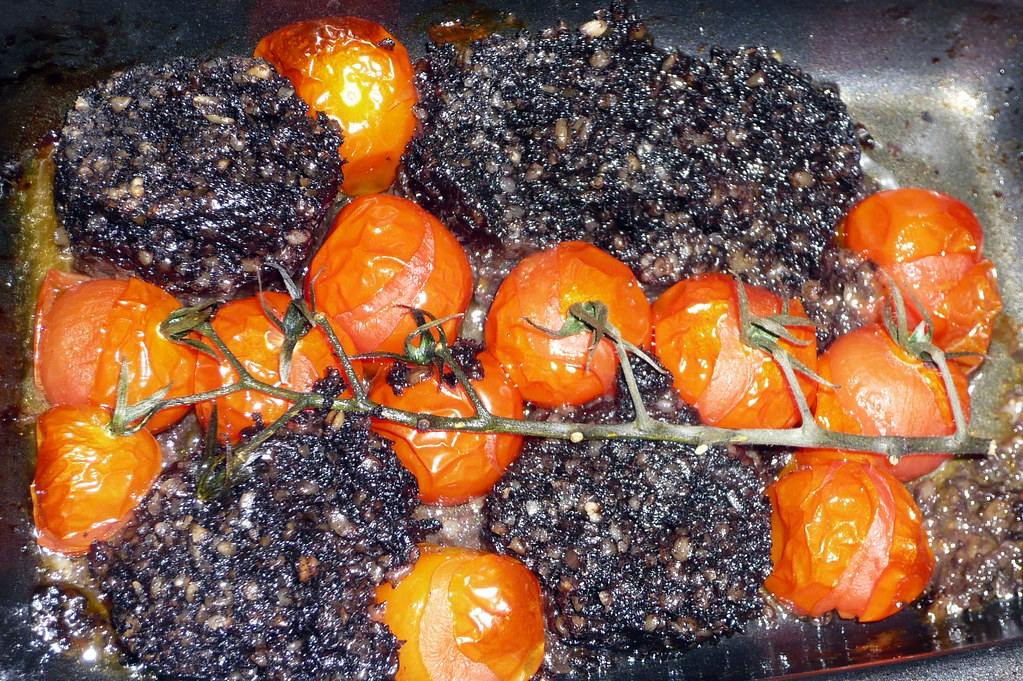 Black pudding with tomatoes