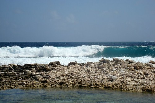 A barreira de arrecifes que protege o arquipélago / The reef barrier that protects the archipelago