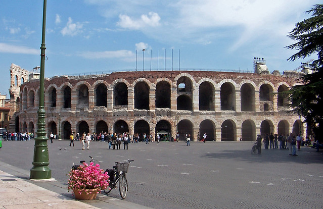 Amfiteatre de Verona, exterior