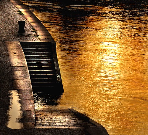 vienna sunset orange sun reflection water yellow stone stairs river austria canal bravo path steps quay explore 34 danube donaukanal goldenphotographer franzensbrücke
