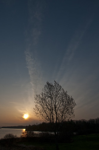 clouds sunrise contrails stlawrenceriver grasscreekpark