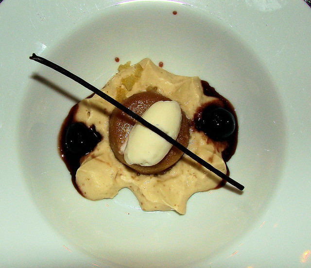 2008 Helado de mango con chocolate y crema