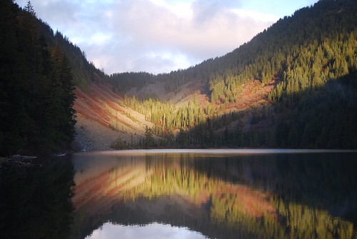 camping sunrise washington bravo hiking hike soe naturesfinest alpinelakeswilderness gndfilter talapuslake exit45 mbgphotoframe