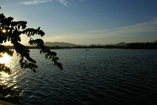 Entardecer na Lagoa de Ibiraquera.