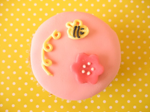 pink orange bee cupcakes 3029