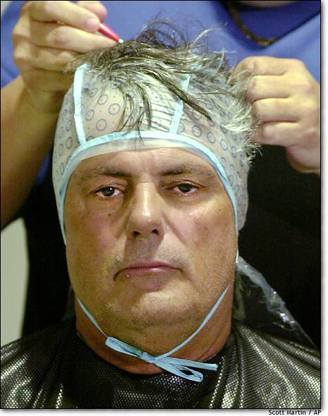 Lou Piniella dyes his hair for the team twisp_2003_0707_02