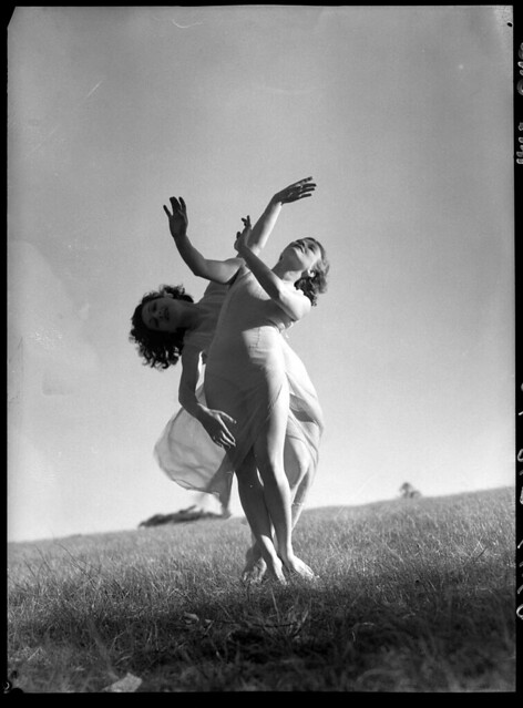 Emmy Towsey (Taussig) and Evelyn Ippen, Bodenwieser Ballet in Centennial Park, Sydney, ca. 1939 / Max Dupain