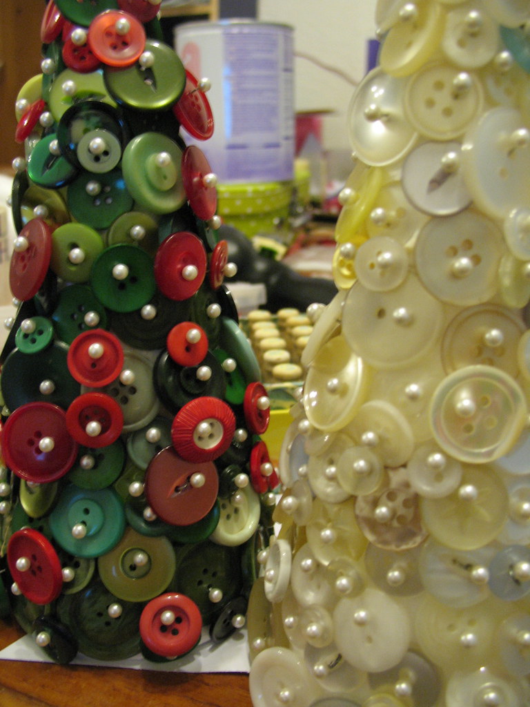 Button Christmas Trees | 2 of my 20cm button tree decoration… | Flickr