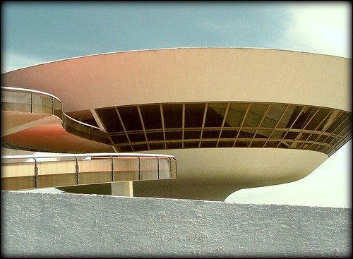 By Oscar Niemeyer | Niterói, Brasil | Daniel Zanini H. | Flickr