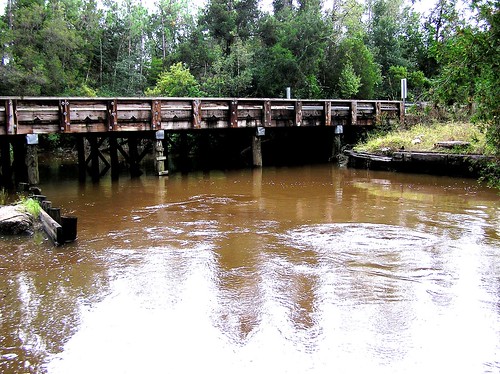 creek risingwater bridgeaftertherain