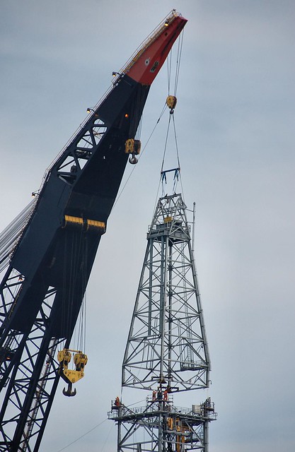 New drilling tower Shell Mars TLP in Thialf crane - a photo on Flickriver