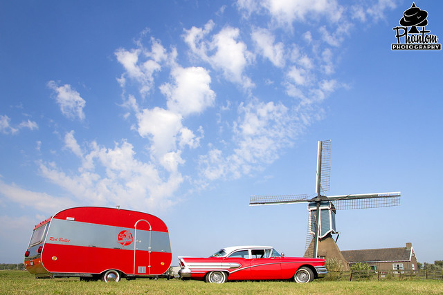 Dirk's Buick '58 And Fokker caravan