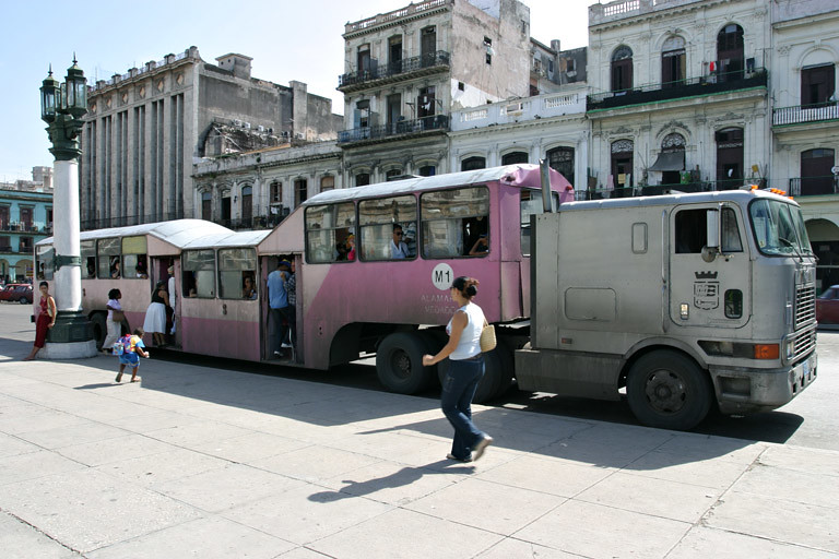 Bus in Havanna