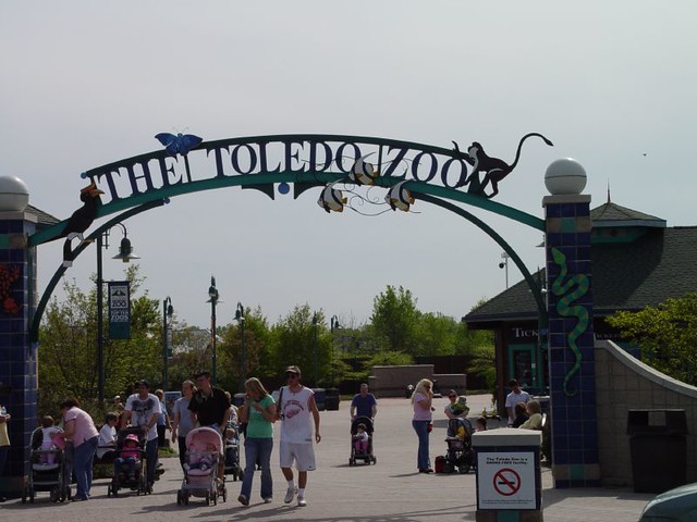 Toledo Zoo Entrance