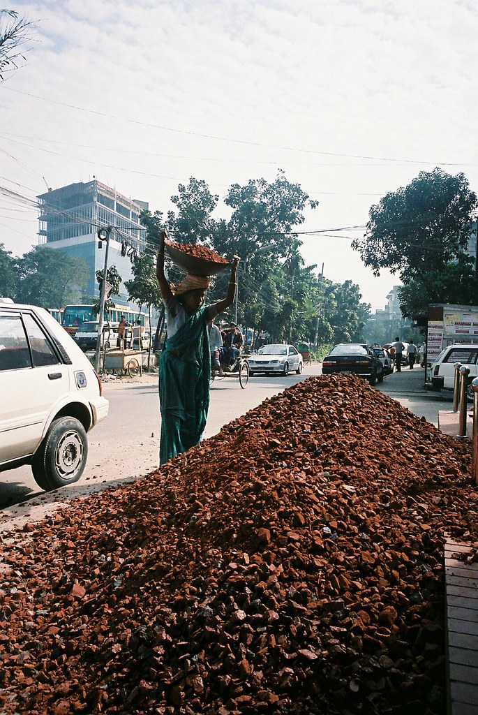 Dhaka woman Brick Carrier Jenny Li Flickr