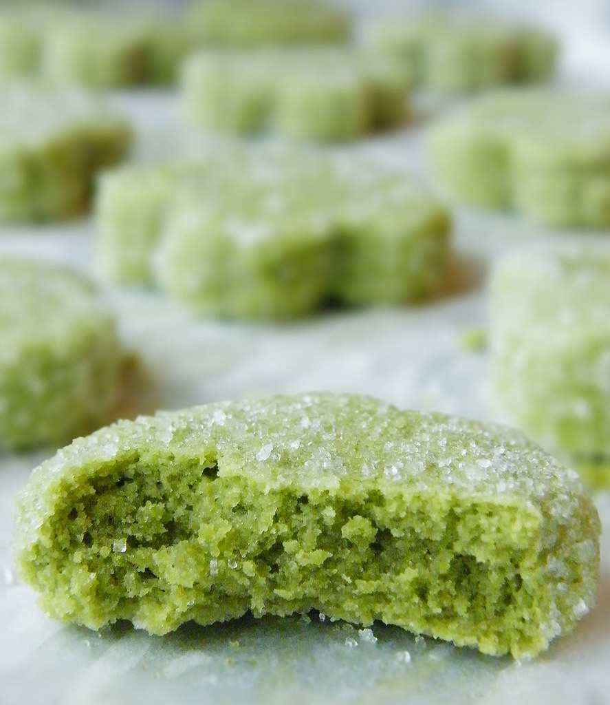 Зеленые сладости. Сладости зеленого цвета. Зеленые вкусняшки. Турецкие сладости.