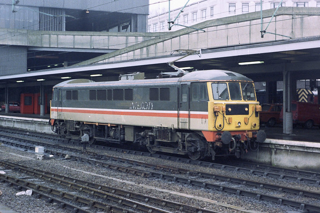 Class 86 86406 at Euston