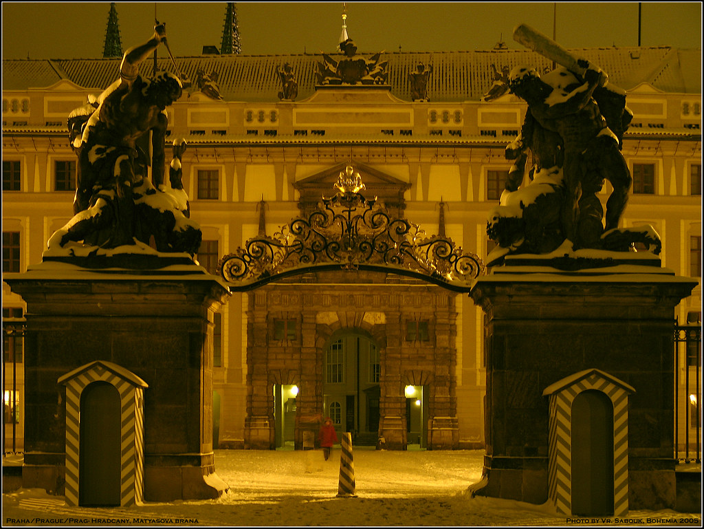 Praha/Prague/Prag-Hradcany, Matyasova brana/Mathias Gate  on Hradcanske Square