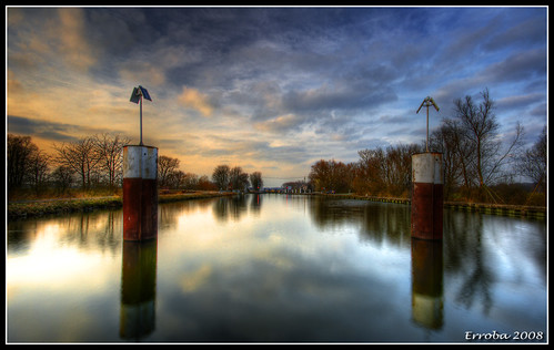 sunset water clouds photoshop canon reflections bravo belgium lock sigma 1020mm erlend reflexions soe hdr mechelen sluis explained 3xp leuvensevaart zennegat zennegatvaart golddragon 400d avision aplusphoto superbmasterpiece infinestyle diamondclassphotographer betterthangood goldstaraward erroba novaphoto robaye erlendrobaye davincitouch