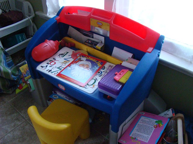 Little Tikes Art Desk Come With Chair And The Light Is Wor Flickr