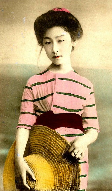 JAPANESE SWIMSUIT GIRLS - Meiji Era Bathing Beauties of Old Japan (1)
