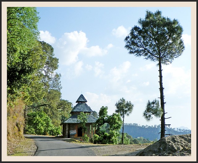 Roadside temple at Chail chowk