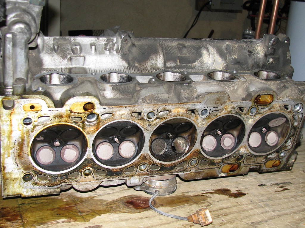 IMG_3291 | 1996 Volvo 850 turbo head with cracked exhaust va… | Flickr