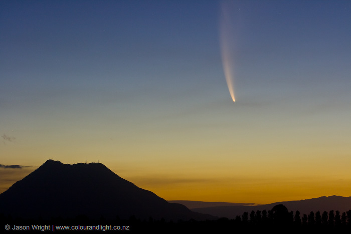 Comet McNaught over Putauaki