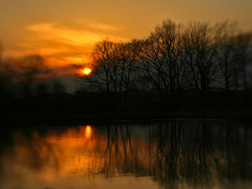 sunset reflection lensbaby pond