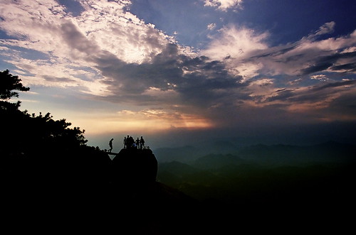 01630001 by ryan1003, oct in tianzhu mountain, Anqing Anhui province China.
my poor fuji 200 film.sunset cloud beijing