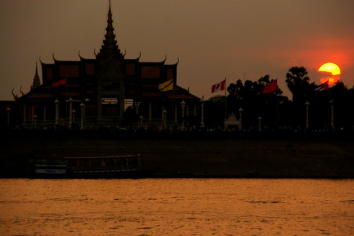 Sunset  at the Royal Palace by nabilkannan