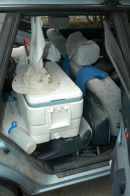 Subaru's original floor: details of folded back seat... 2003-1003_016