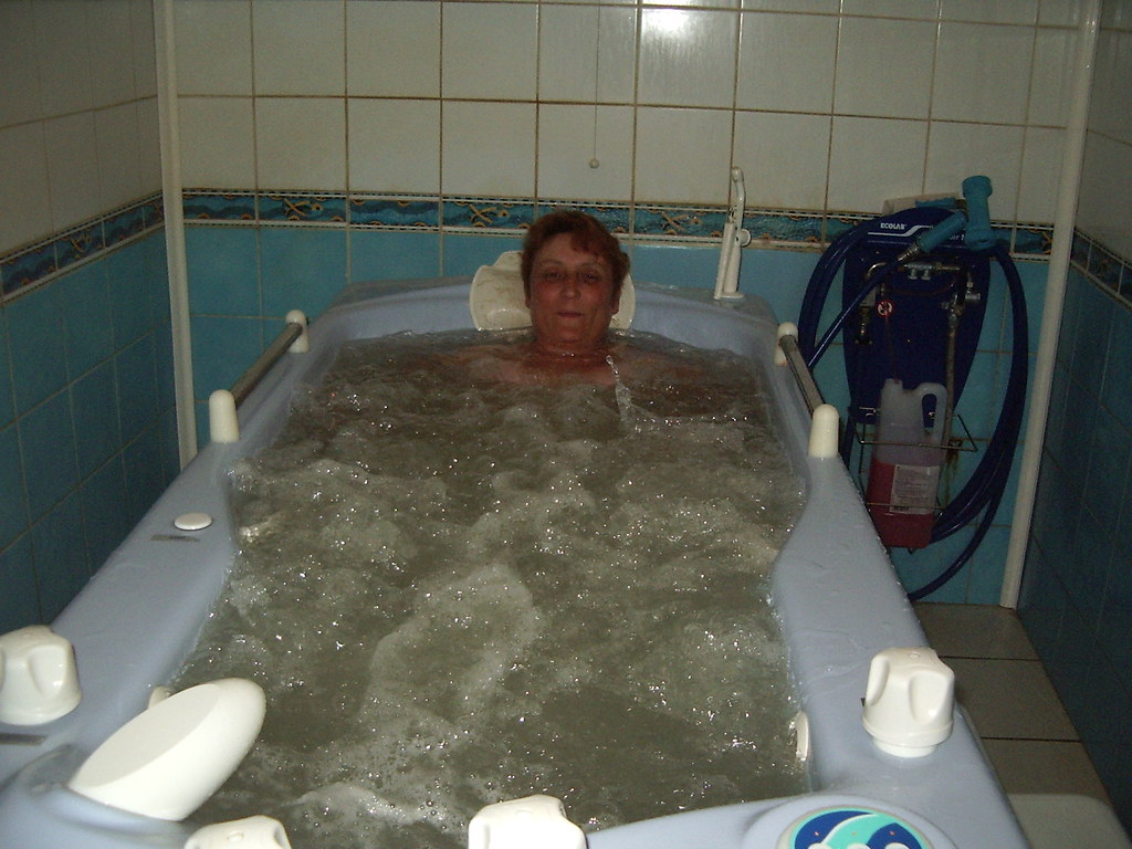 J-2 Le plaisir des bains bouillonnants aux huiles essentie… | Flickr