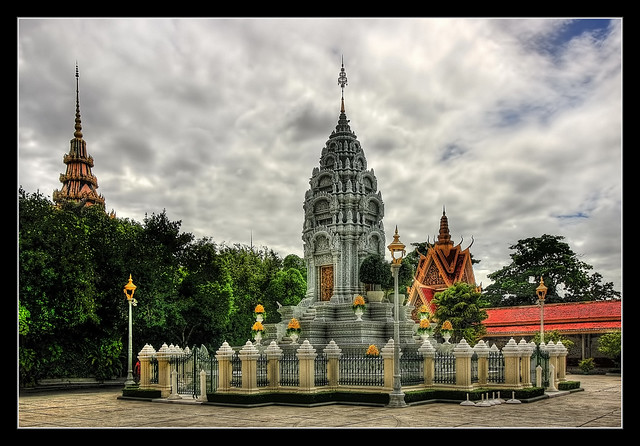 Phnom Penh K - Stupa inside the Royal Palace complex 04