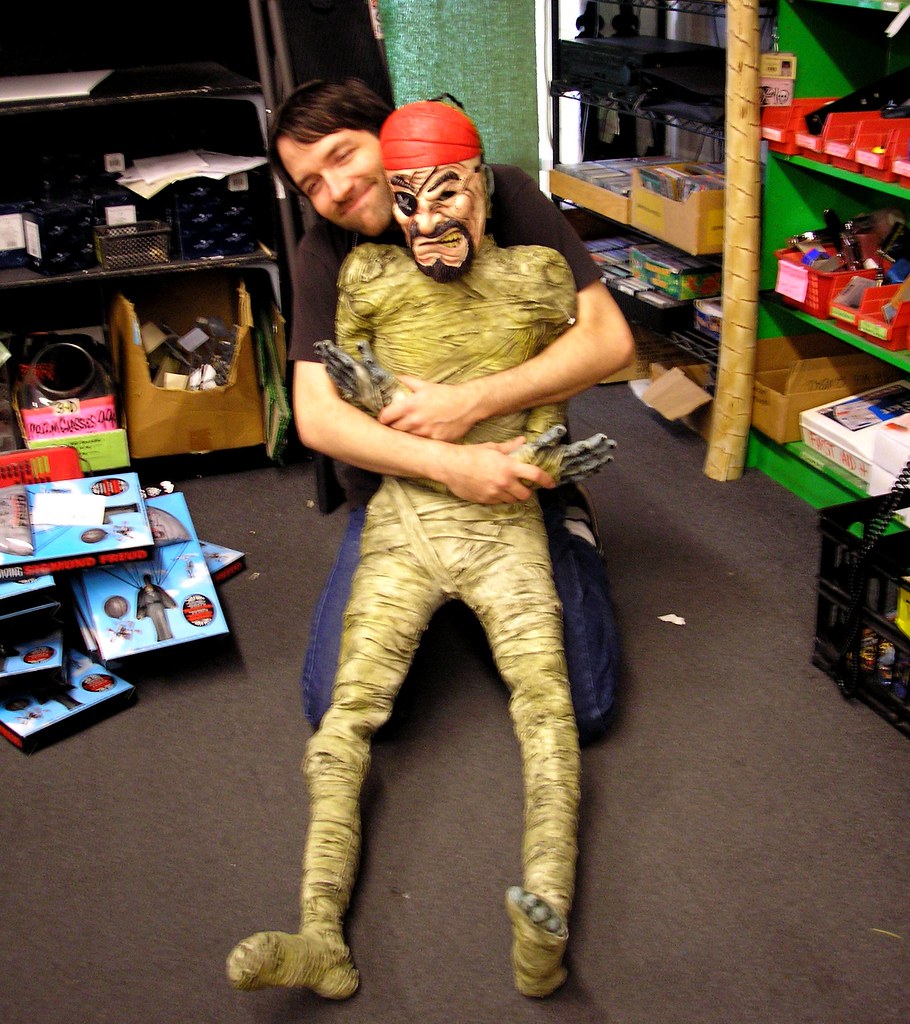 Hug or Heimlich? | Q hugs pirate mummy. Pirate mummy hates h… | Flickr